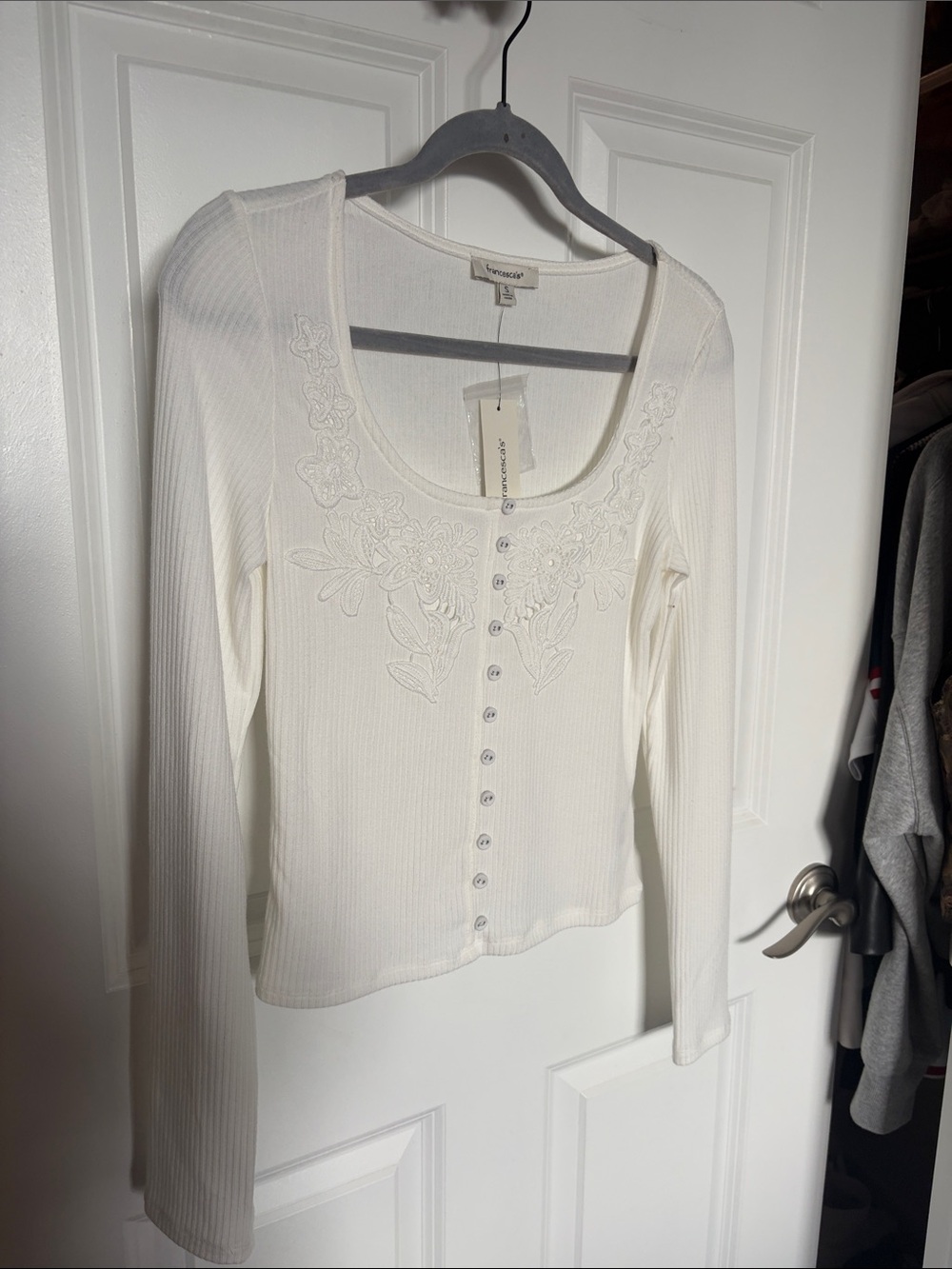 Francesca's Collections White Embroidered Scoop-Neck Long Sleeve Tee